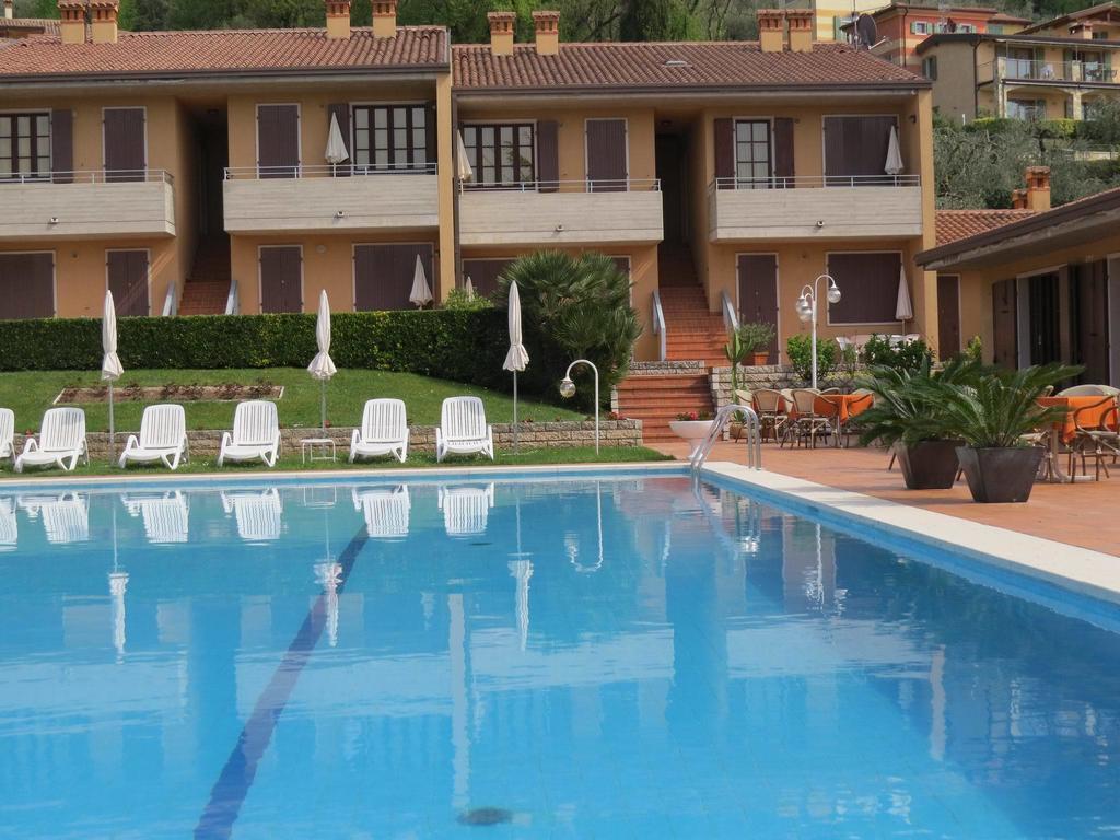 Residence Liana Albisano Torri Del Benaco Exterior photo