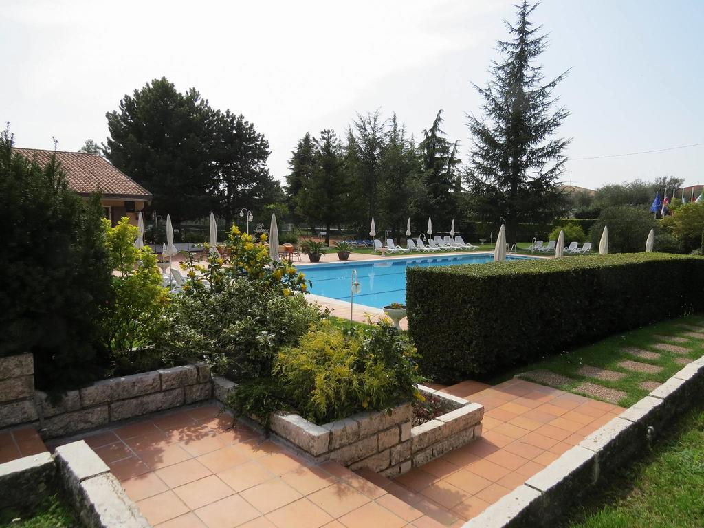 Residence Liana Albisano Torri Del Benaco Exterior photo
